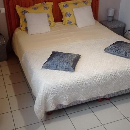 Chambre D'Hotes Les Ormeaux Saint-Georges-des-Coteaux Bagian luar foto