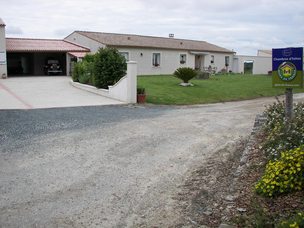 Chambre D'Hotes Les Ormeaux Saint-Georges-des-Coteaux Bagian luar foto